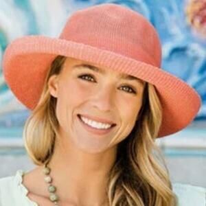 Wallaroo Victoria Hat NWT in Coral